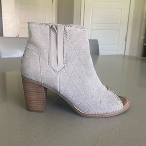 Heeled booties
